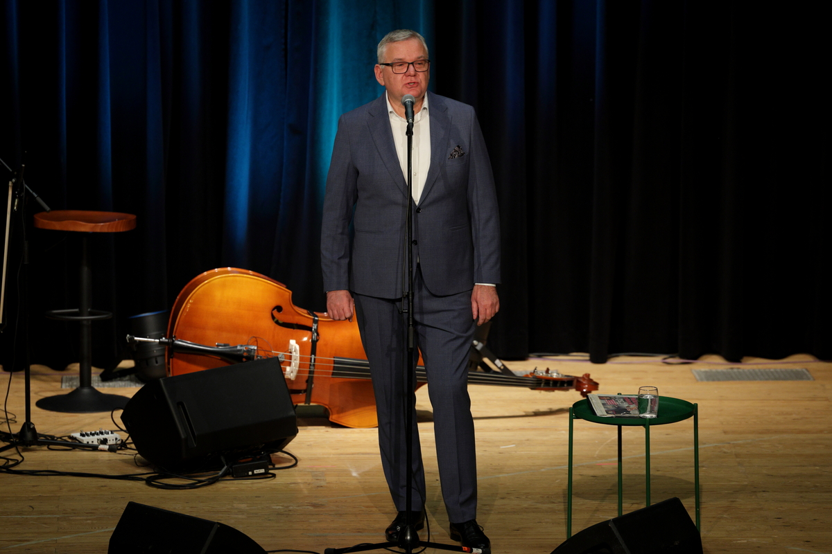 Fotorelacja z recitalu kabaretowego Artura Andrusa