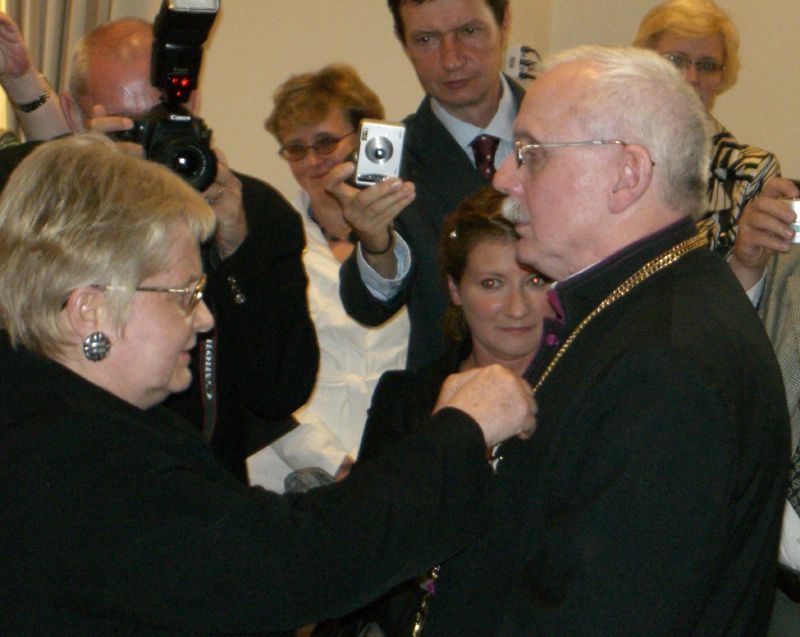 Rozmiar: 75279 bajtów